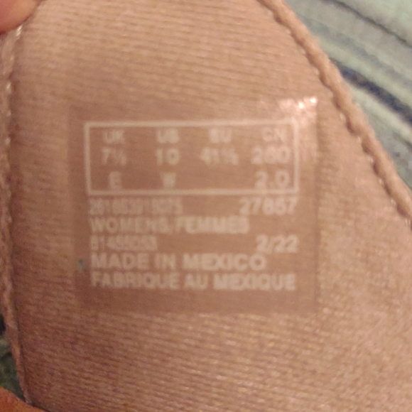 NWOT Clark's SZ 10W Sandals Gold Sparkle w/ Blemish. - Picture 7 of 9